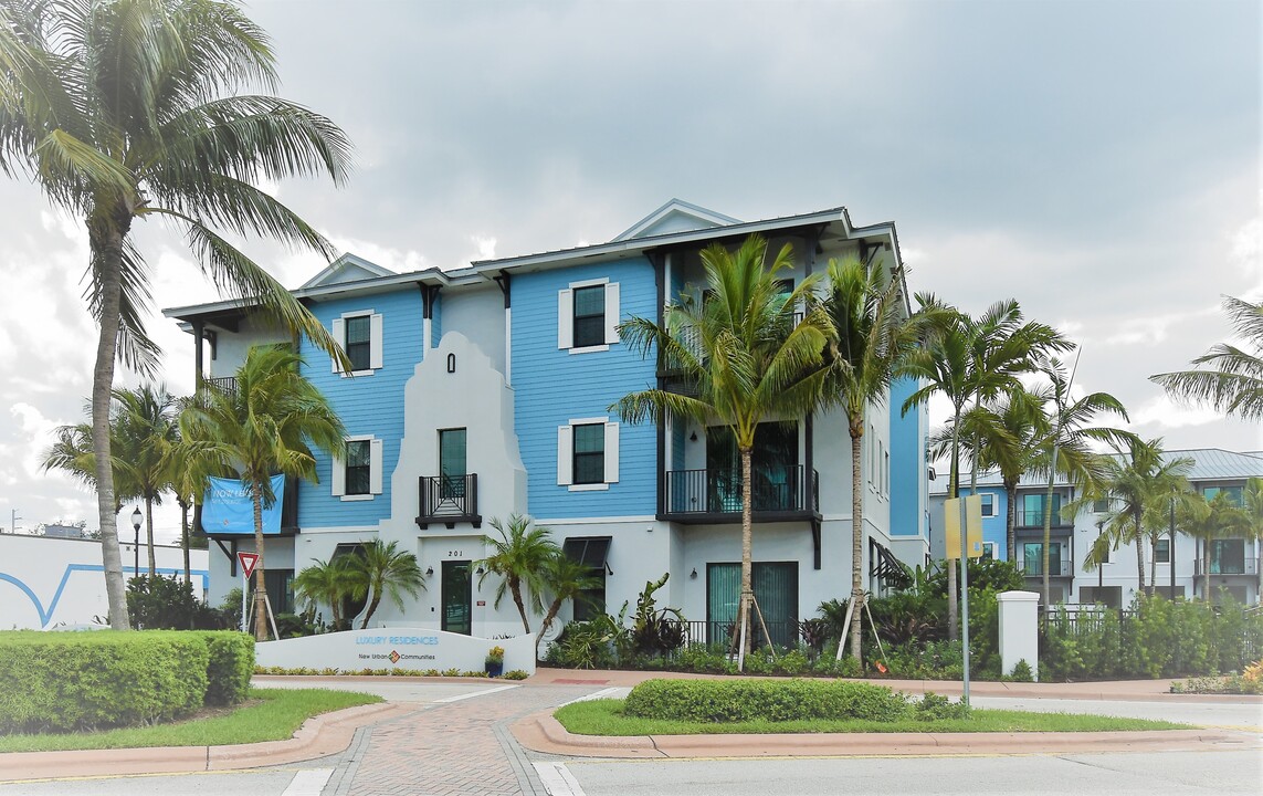 Azul Luxury Residences in Stuart, FL - Foto de edificio