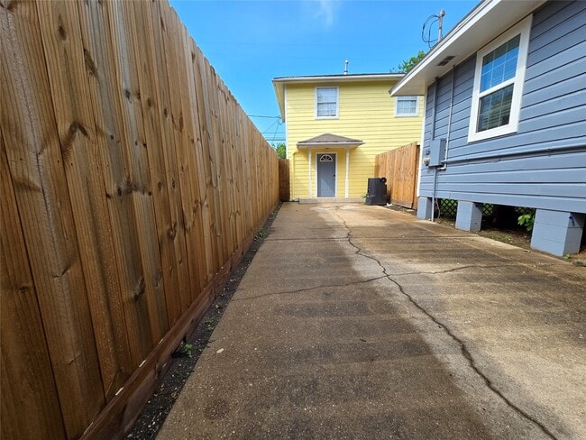 4733 Jefferson St in Houston, TX - Building Photo - Building Photo