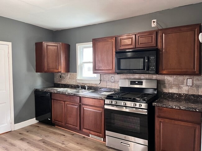 5811 Bridge Ave, Unit Down
