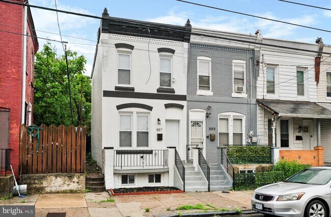 887 N 46th St in Philadelphia, PA - Building Photo - Building Photo