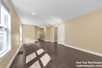 43 Wright Ave, Unit 1 in Medford, MA - Building Photo - Building Photo