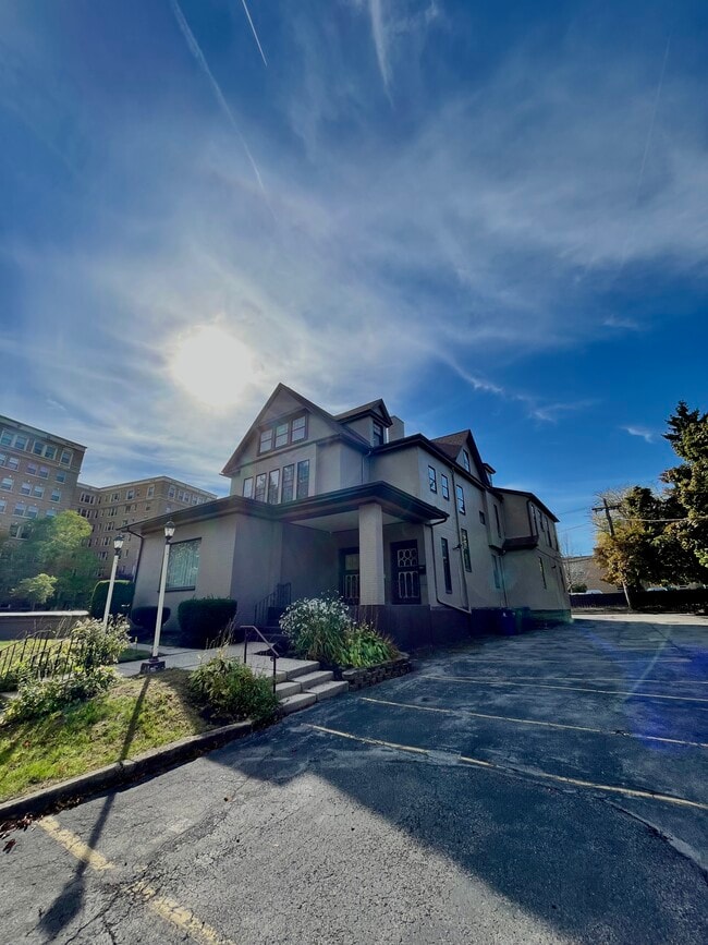 104 Linwood Ave, Unit 1