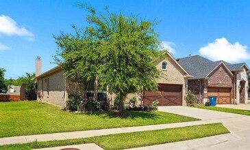 1315 Savona Ln in Lewisville, TX - Foto de edificio - Building Photo