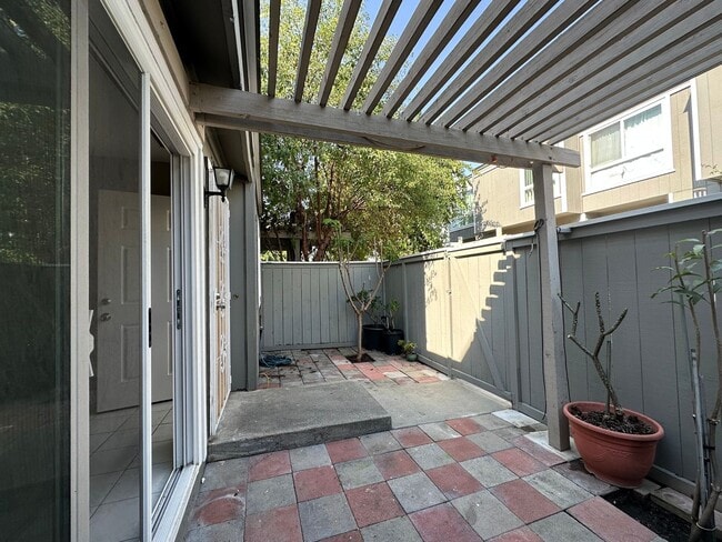 2970 S Greenville St in Santa Ana, CA - Building Photo - Building Photo