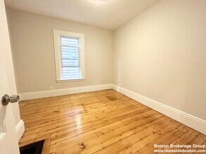 12 Buttonwood St, Unit 1 in Boston, MA - Foto de edificio - Building Photo