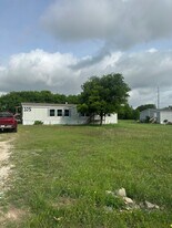 105 Oakhill Ct in Troy, TX - Building Photo