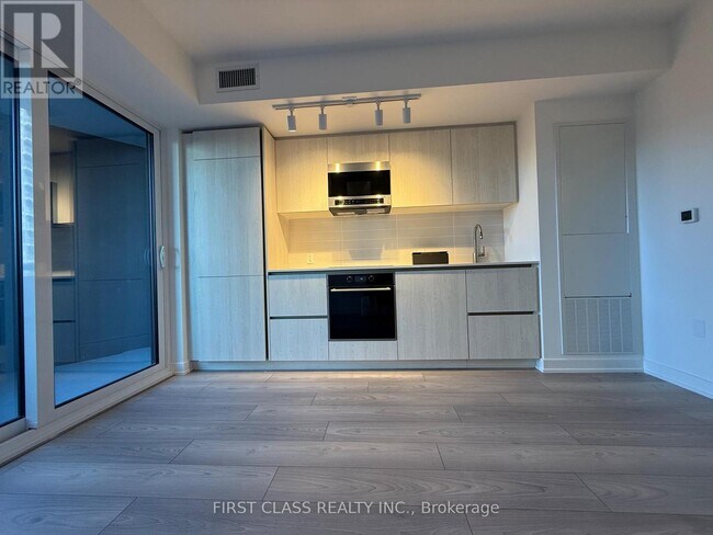 110 Broadway Ave in Toronto, ON - Building Photo - Building Photo