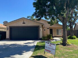 6003 Sarona St in Bakersfield, CA - Building Photo