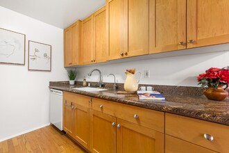 1926 Glendon Ave in Los Angeles, CA - Building Photo - Building Photo