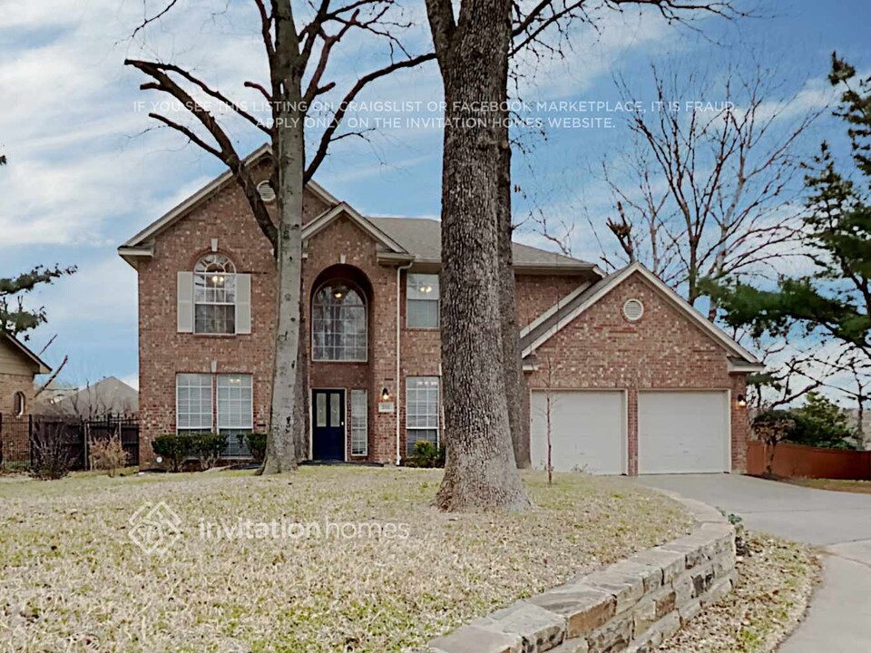 2702 Cobblestone Dr in Grapevine, TX - Building Photo