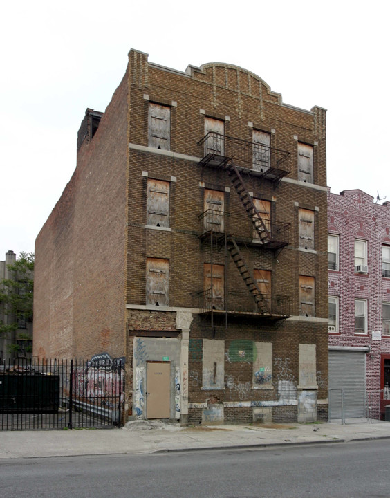 49 Tapscott St in Brooklyn, NY - Building Photo