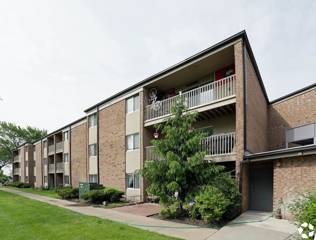 The Eagles Apartments in Elk Grove Village, IL
