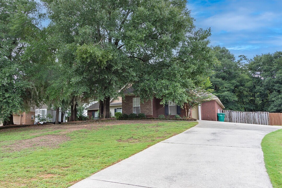 231 Woodford Dr in Millbrook, AL - Building Photo