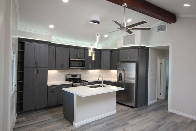715 Rena Dr in Oceanside, CA - Building Photo - Building Photo