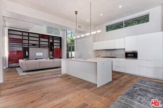 614 Westmount Dr in West Hollywood, CA - Building Photo - Building Photo