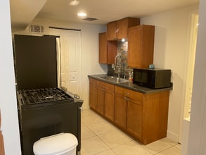 1302 Brookview Ln in Smyrna, GA - Building Photo - Building Photo