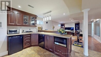 30 Knole Haven Dr in Aurora, ON - Building Photo - Building Photo