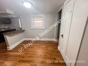 5410 W Berteau Ave in Chicago, IL - Building Photo - Building Photo