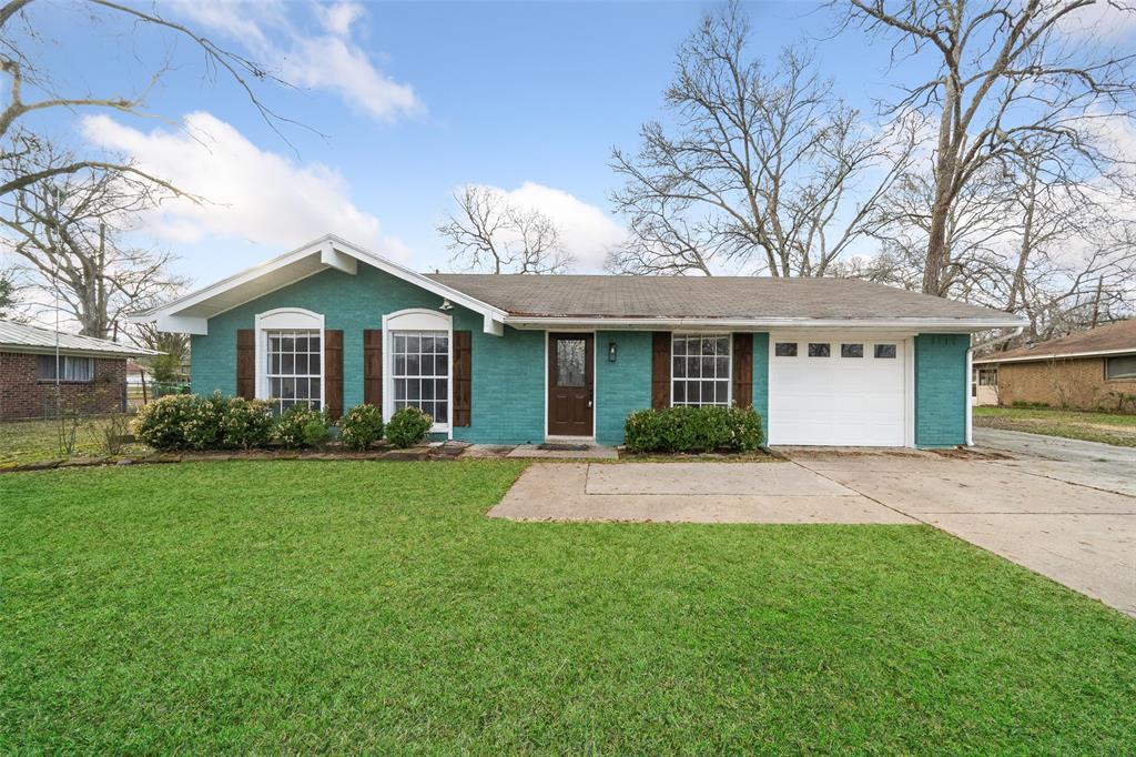 2 Hardy Hollow Rd in New Waverly, TX - Building Photo