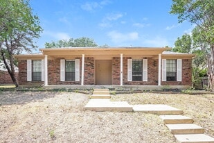 241 S MacArthur Blvd in Coppell, TX - Building Photo