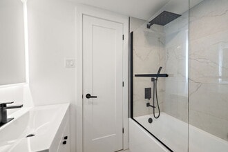 1600 Alexandre-DeSève in Montréal, QC - Building Photo - Building Photo