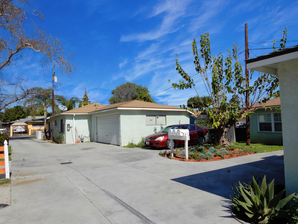 8702-8714 Rose St in Bellflower, CA - Building Photo