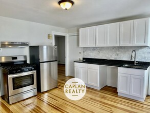 89 Carlisle St, Unit 2 in New Haven, CT - Building Photo - Building Photo