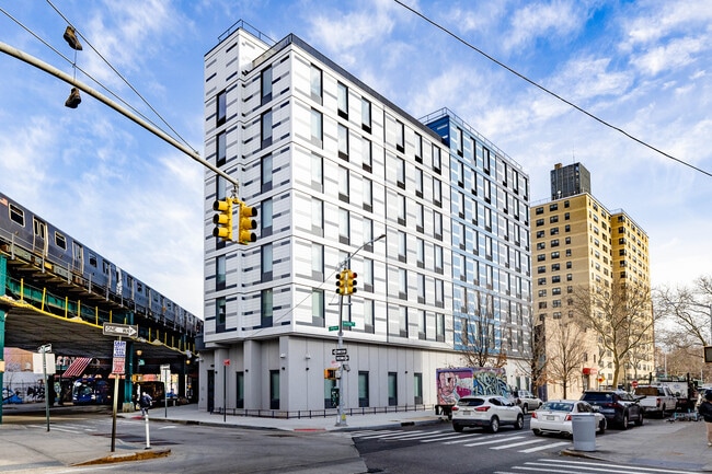 1510 Broadway in Brooklyn, NY - Foto de edificio - Primary Photo