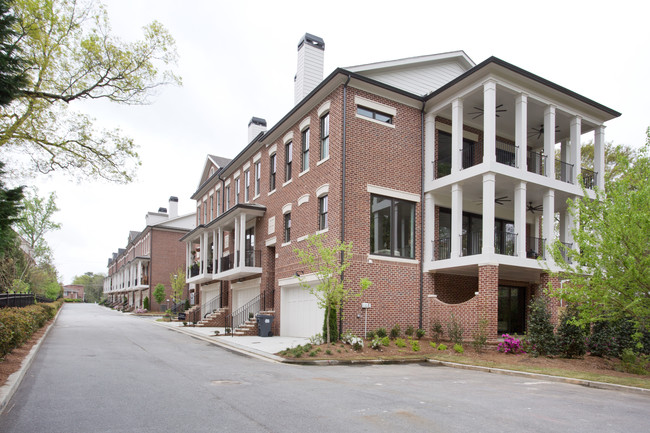 Paige Way Condos in Atlanta, GA - Foto de edificio - Building Photo