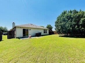 9248 Lamplighter Trail in Fort Worth, TX - Foto de edificio - Building Photo