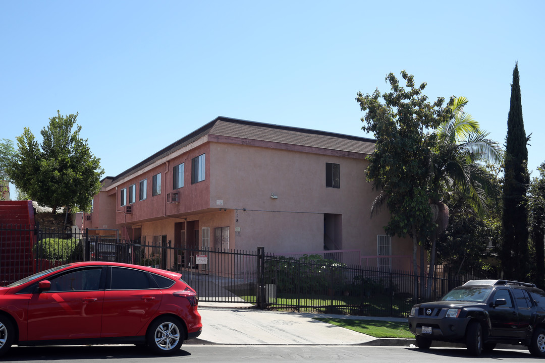 118 N Lake St in Los Angeles, CA - Building Photo