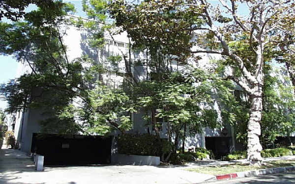 237 N Almont Dr in Beverly Hills, CA - Foto de edificio - Building Photo