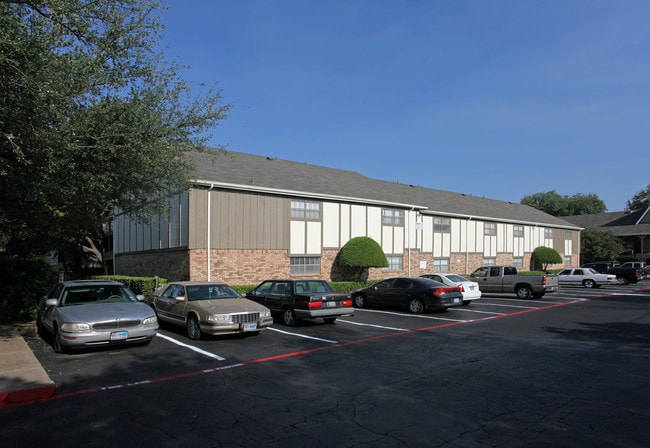 London Square Apartments in Dallas, TX - Foto de edificio - Building Photo
