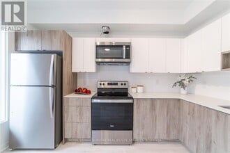 1095 Cooke Blvd. in Burlington, ON - Building Photo - Building Photo