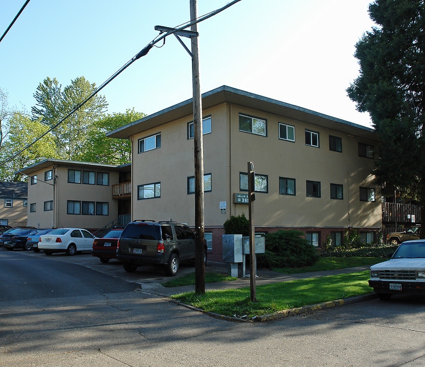 Selma Apartments in Eugene, OR - Building Photo