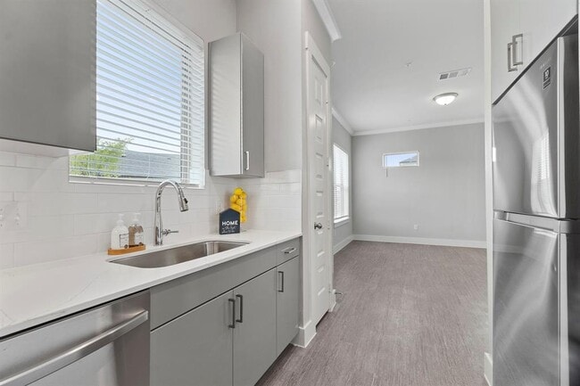 property at 476 Suffield Dr