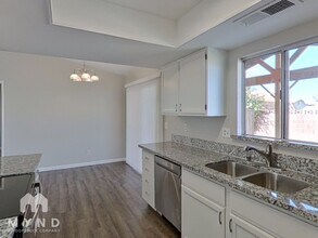 425 E Rolly St in Henderson, NV - Building Photo - Building Photo