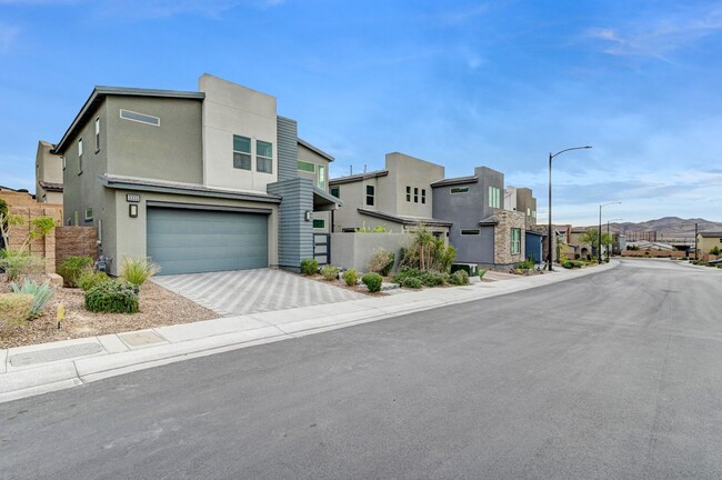 3333 Riserva Ln in Henderson, NV - Building Photo - Building Photo