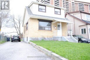 42 St Dunstan Dr in Toronto, ON - Building Photo