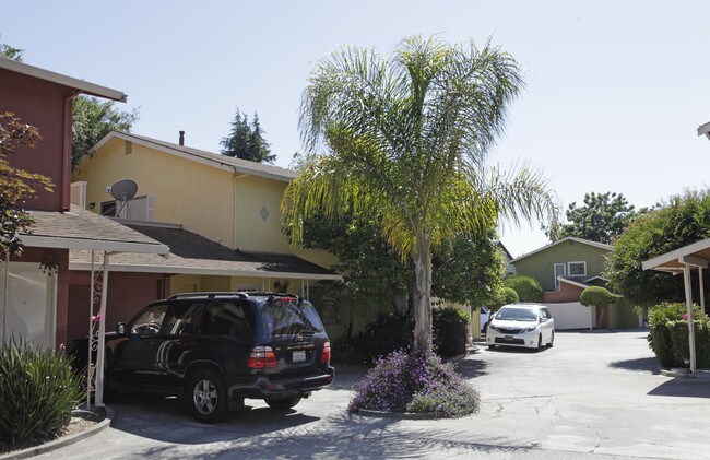 20211 Santa Maria Ave in Castro Valley, CA - Foto de edificio - Building Photo