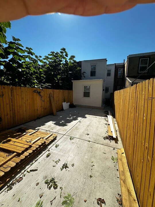 1229 W Somerset St, Unit A in Philadelphia, PA - Building Photo