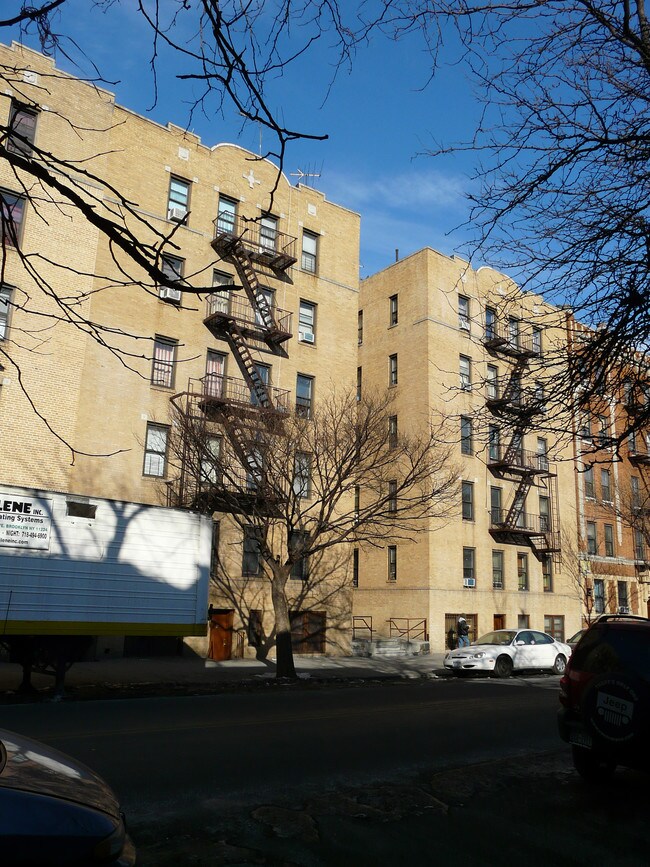 2345 Crotona Ave in Bronx, NY - Building Photo - Building Photo