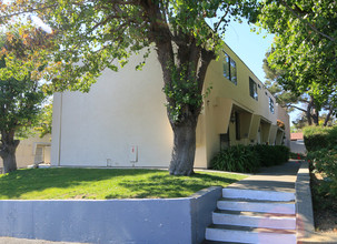 Regency Townhouses in Vallejo, CA - Foto de edificio - Building Photo