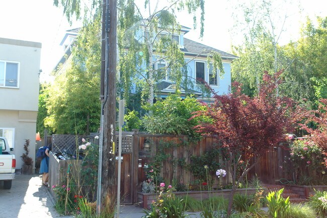 2613 Hillegass Ave in Berkeley, CA - Building Photo - Building Photo