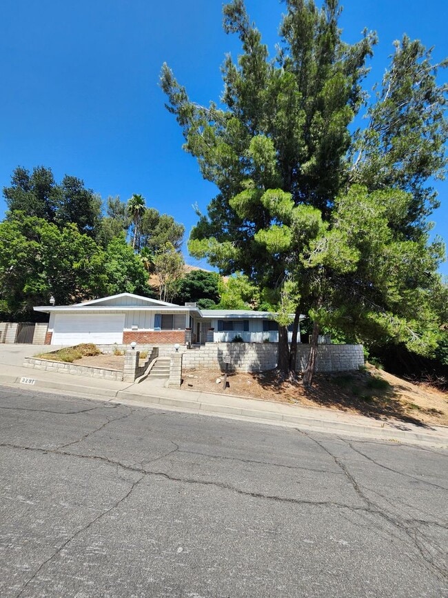 property at 3281 Grande Vista Ave