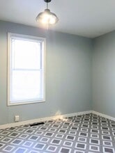 731 E 10th Ave in Hutchinson, KS - Building Photo - Building Photo