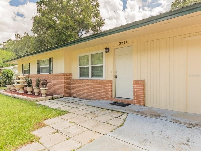 3911 NW 19th Terrace in Gainesville, FL - Foto de edificio - Building Photo