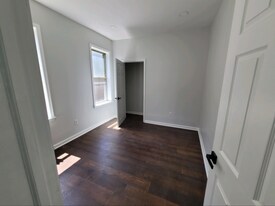 118 N 52nd St in Philadelphia, PA - Building Photo