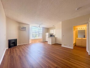 10256 McClemont Ave in Los Angeles, CA - Building Photo - Building Photo