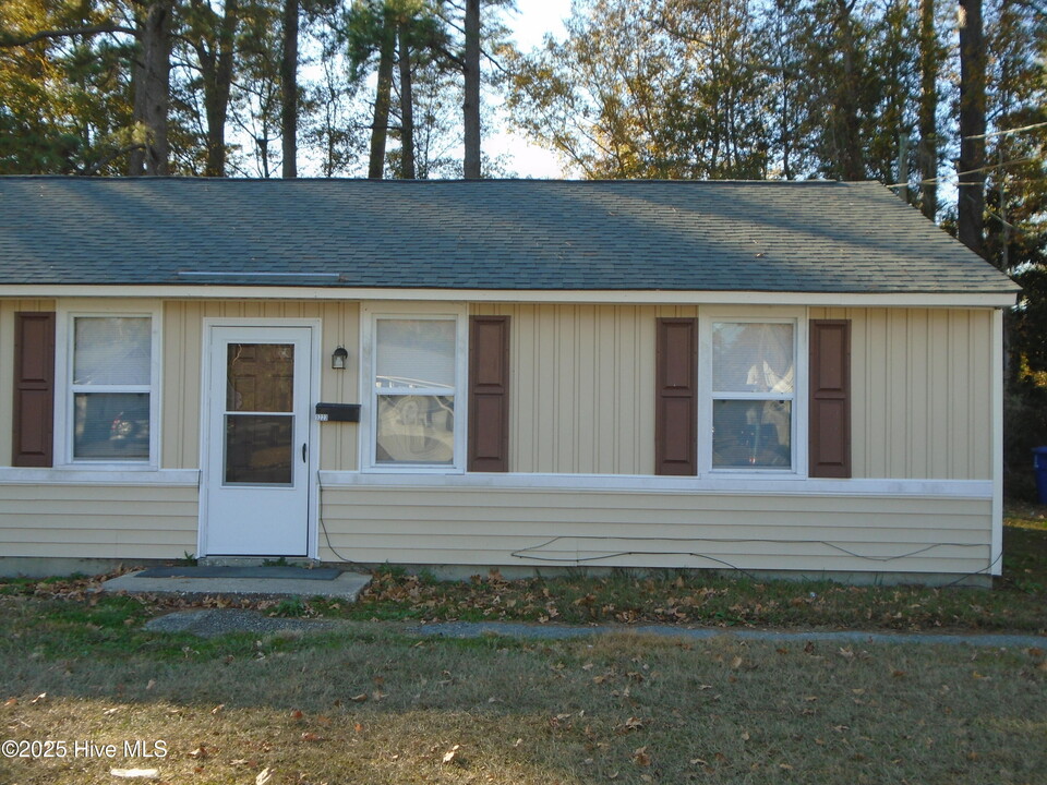 1223 Davis St in Jacksonville, NC - Building Photo